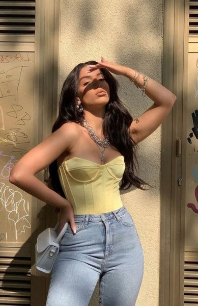 Avec un jean taille haute